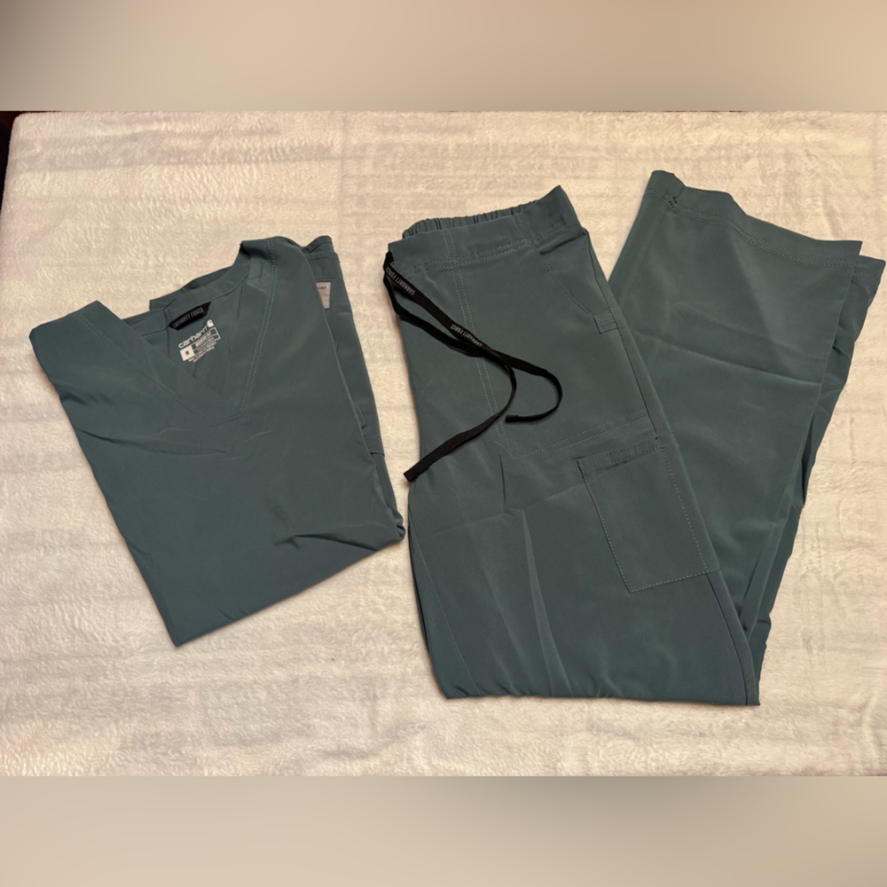 Women’s Carhartt Scrub Set